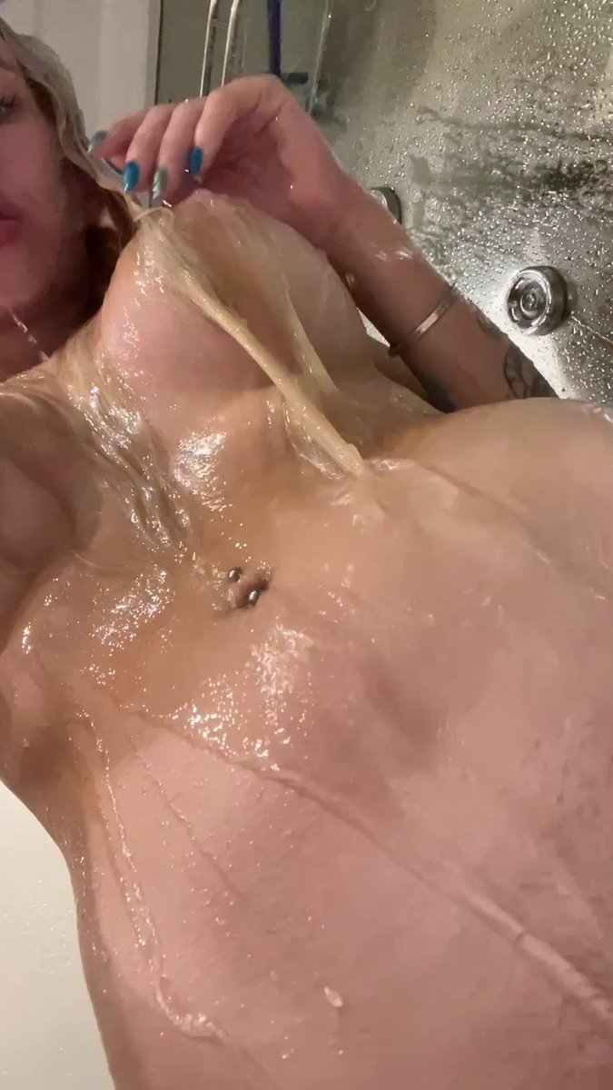 Model - Hella Bella messy