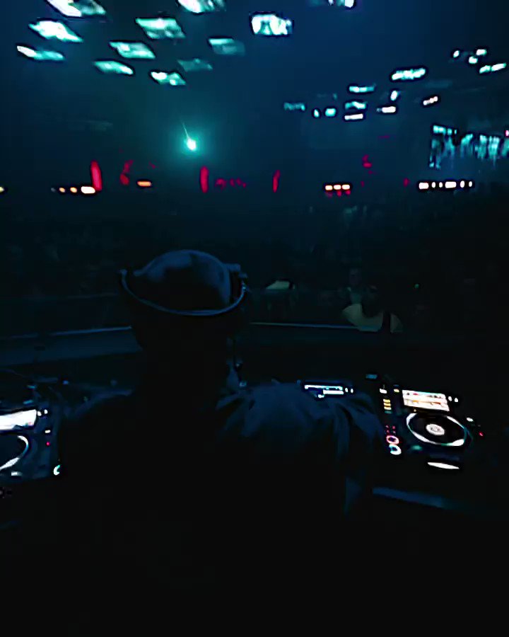 Dancing Astronaut (dancingastro) / Twitter