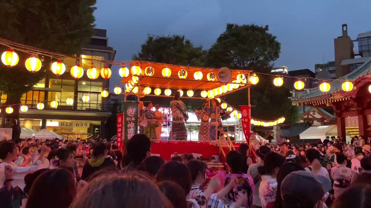 盆踊りでクックロビン音頭にダンシングヒーロー？！もしかしてここだけ令和じゃない？
