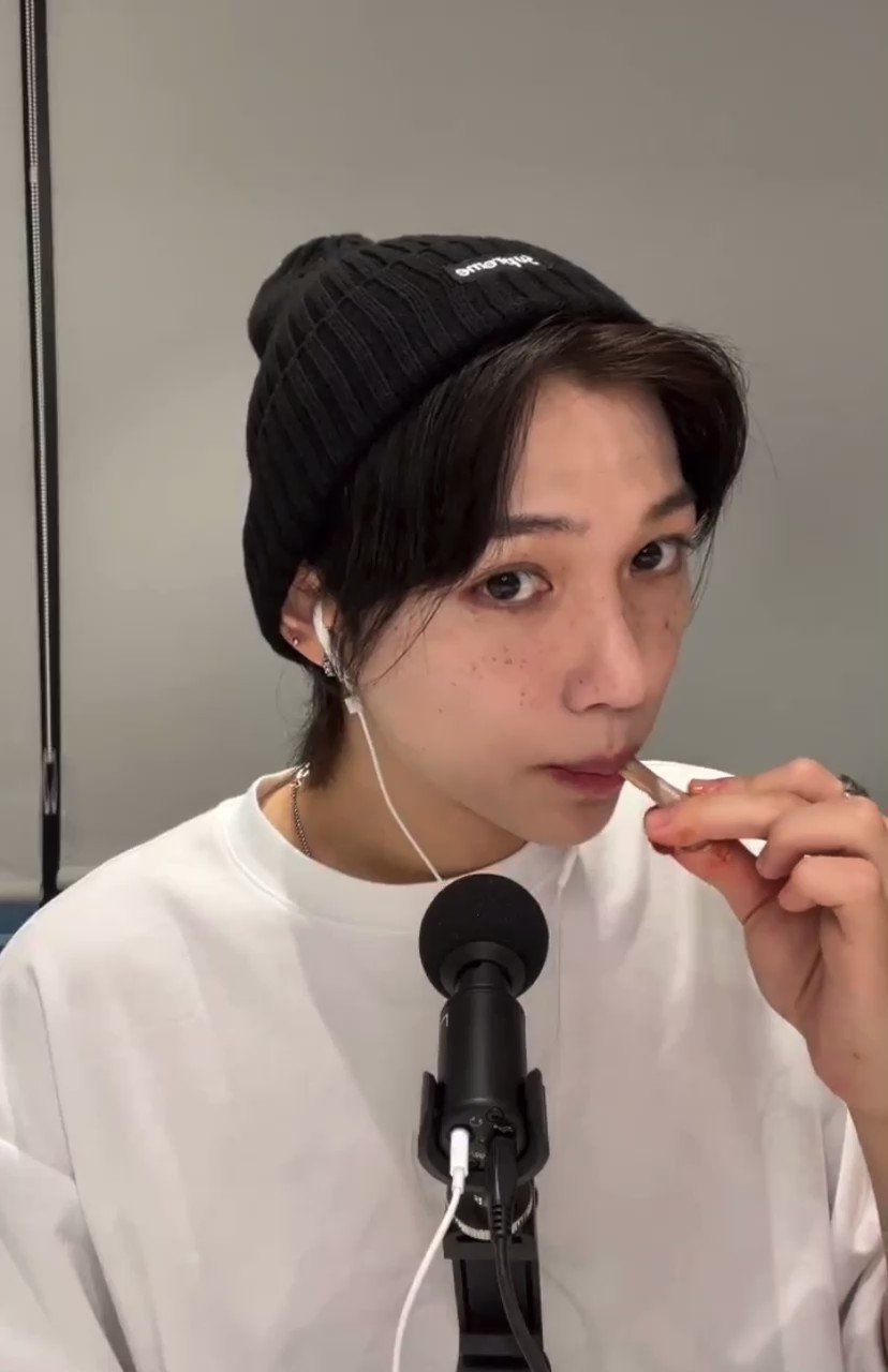 댕꾸 ̈ on Twitter "yongbok’s face when he suddenly realised to play