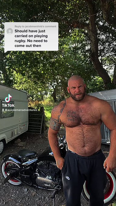 Retweet this if you’d like to join me in a scrum!! ?

#gaybearsofinstagram #gaybeardedmen #gaybearded
