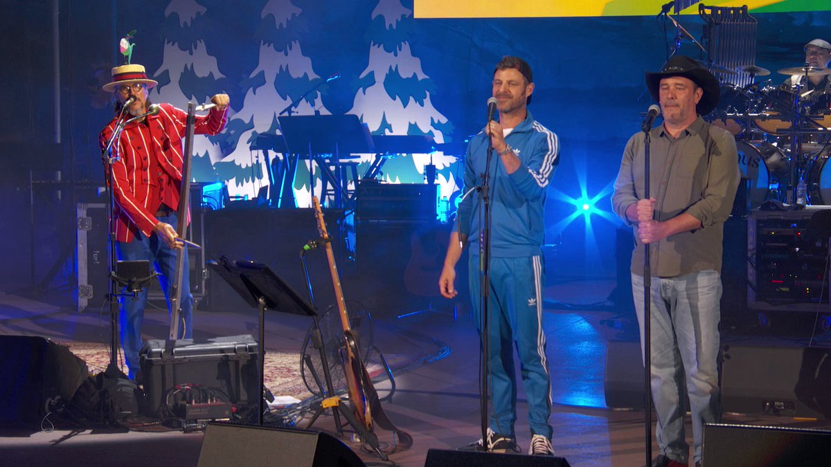 Les claypool южный парк. Theme song ft les claypool south park. южный парк интро. трей паркер с фанатами. Theme song ft les claypool south park.