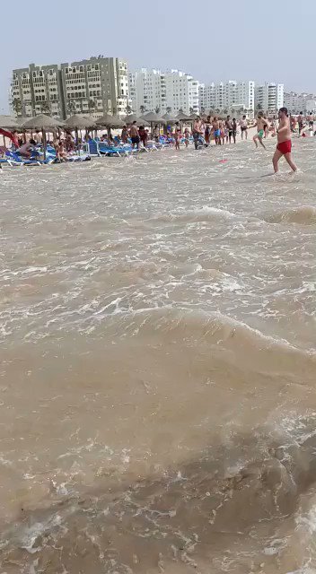 Introducir nombre de la marca Egomanía Pepe Contreras on Twitter: "ALERTA: la fuerte subida de la marea en la playa de #Valdelagrana del Puerto de Santa María provoca escenas de pánico y preocupación entre los usuarios que corren Introducir nombre de la marca Egomanía Pepe Contreras on Twitter: "ALERTA: la fuerte subida de la marea en la playa de #Valdelagrana del Puerto de Santa María provoca escenas de pánico y preocupación entre los usuarios que corren