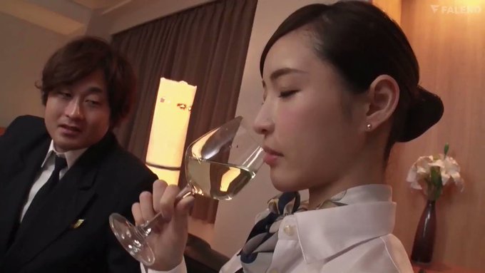 セク〇ラ機長とステイ先のホテルでまさかの相部屋… https://t.co/ayQDJg5WEM