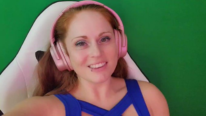 I am live on ePlay now!
Follow @MyPerfectHarem 

@ePlayStreamers #live #camgirl #gamergirl https://t