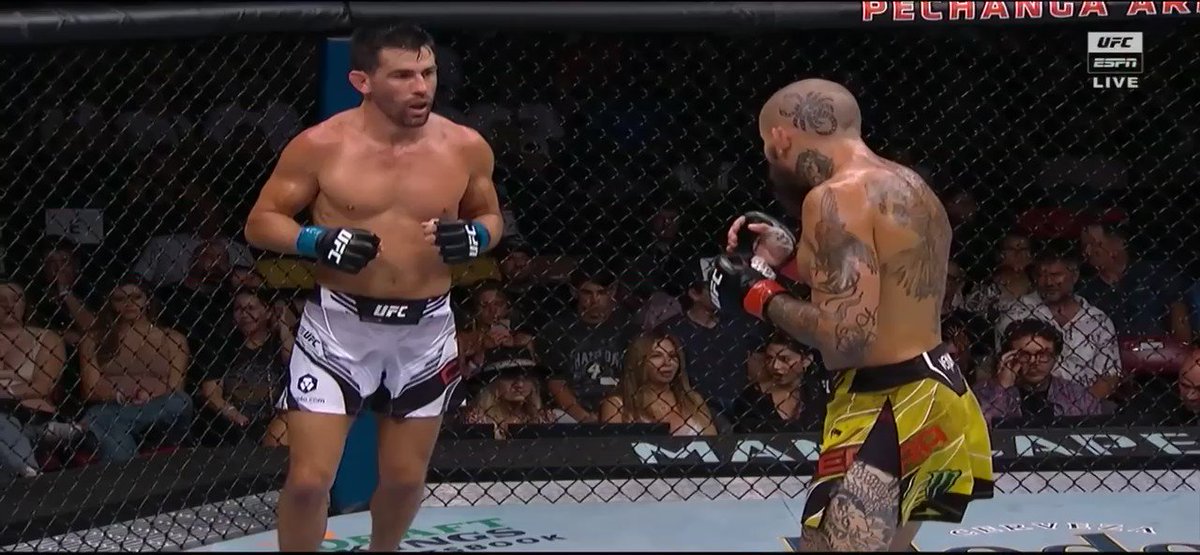 Still thinking about the perfect kick from Chito Vera 

This all to erase a great performance by Dominick Cruz 
#UFC #MMA
 https://t.co/weNYHfFd3R