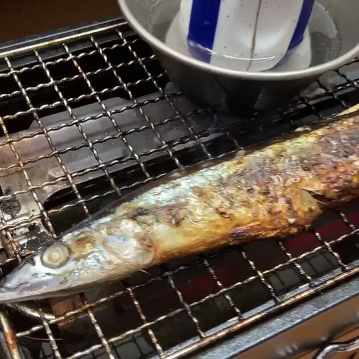 目から鱗！焼いたサンマは背中を押すだけで綺麗に骨が取り出せる！