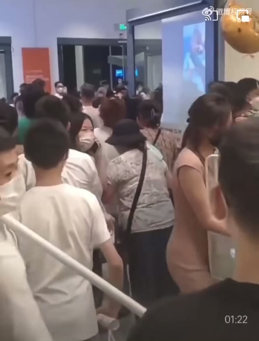 [問卦] 肥宅被關在IKEA會發生什麼事？