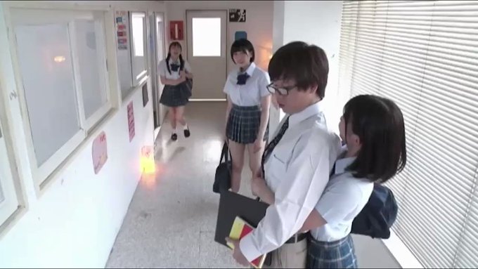 校内一の美少女ひかり、響、めいは大の仲良しで行動するのはいつも3人一緒

…っ最高。
https://t.co/X8sFGpVtdk