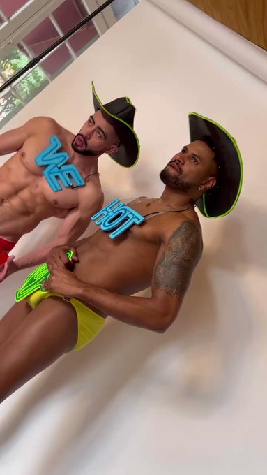 El PORTAFOLIO BOYSMX de agosto. Un lujo tener a tantos guapos en nuestras sesiones. #BosyMxFoto ? https://t