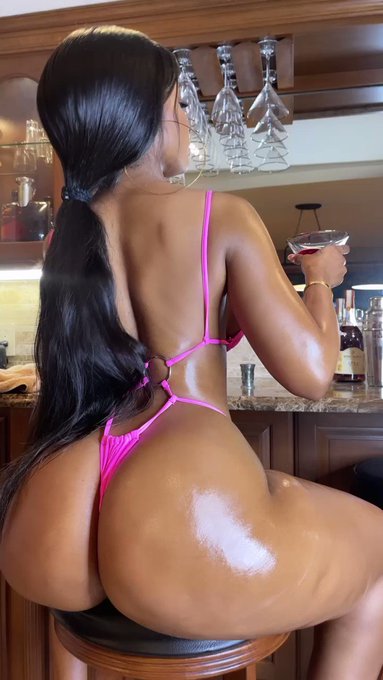 Would approach me at the bar if I was wearing this? https://t.co/vZfTzwNQD7