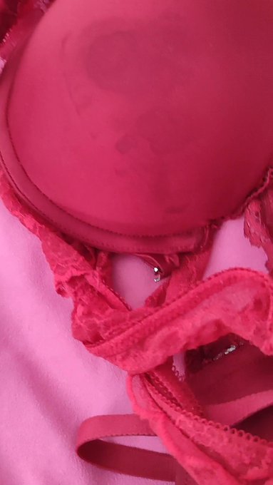 Preparing with love a package for the buyer of my red outfit ?
@topshemales121 @TopTgirlModels @Jamie_Fiel