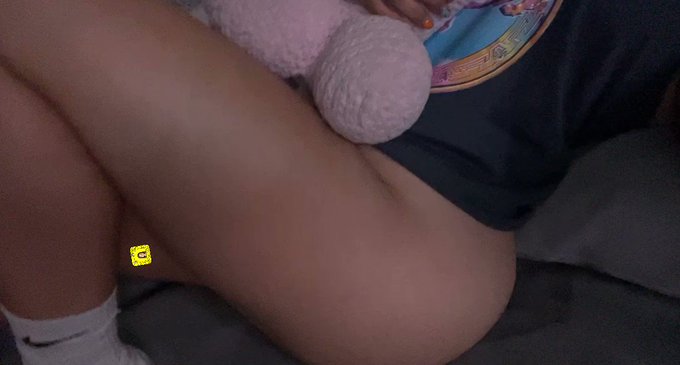 Finally home from Disney , going to cut some oranges and lay down , my pheet hurt , Goodnight Bunkies
