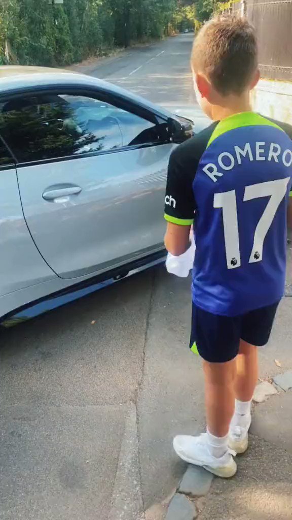 r Speed é agredido por torcedor em Wembley