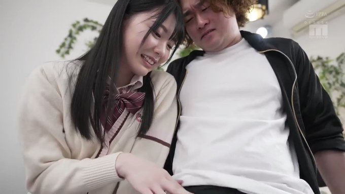舐めるのが大好きな制服美少女

めちゃくちゃエロいな…
https://t.co/tQ1oHVTip8