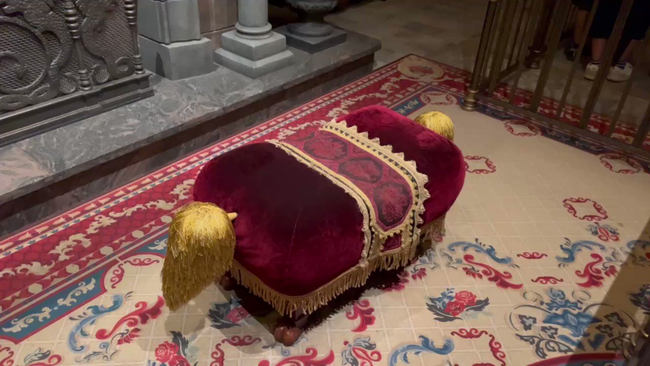 WDW News Today on Twitter "The ottoman dog, Sultan, is doing a bad job