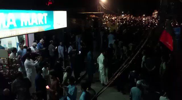 RT @SaqibVirkPK: #BaniGala right now..People Tsunami at IK chowk with slogans that #WeNeedImranKhan https://t.co/yDwuTdZcvi