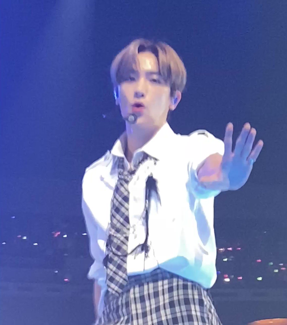 mimi on Twitter: "me hyping hyunjae and hyunjae hyping me 😭💙 #KCONUSA #