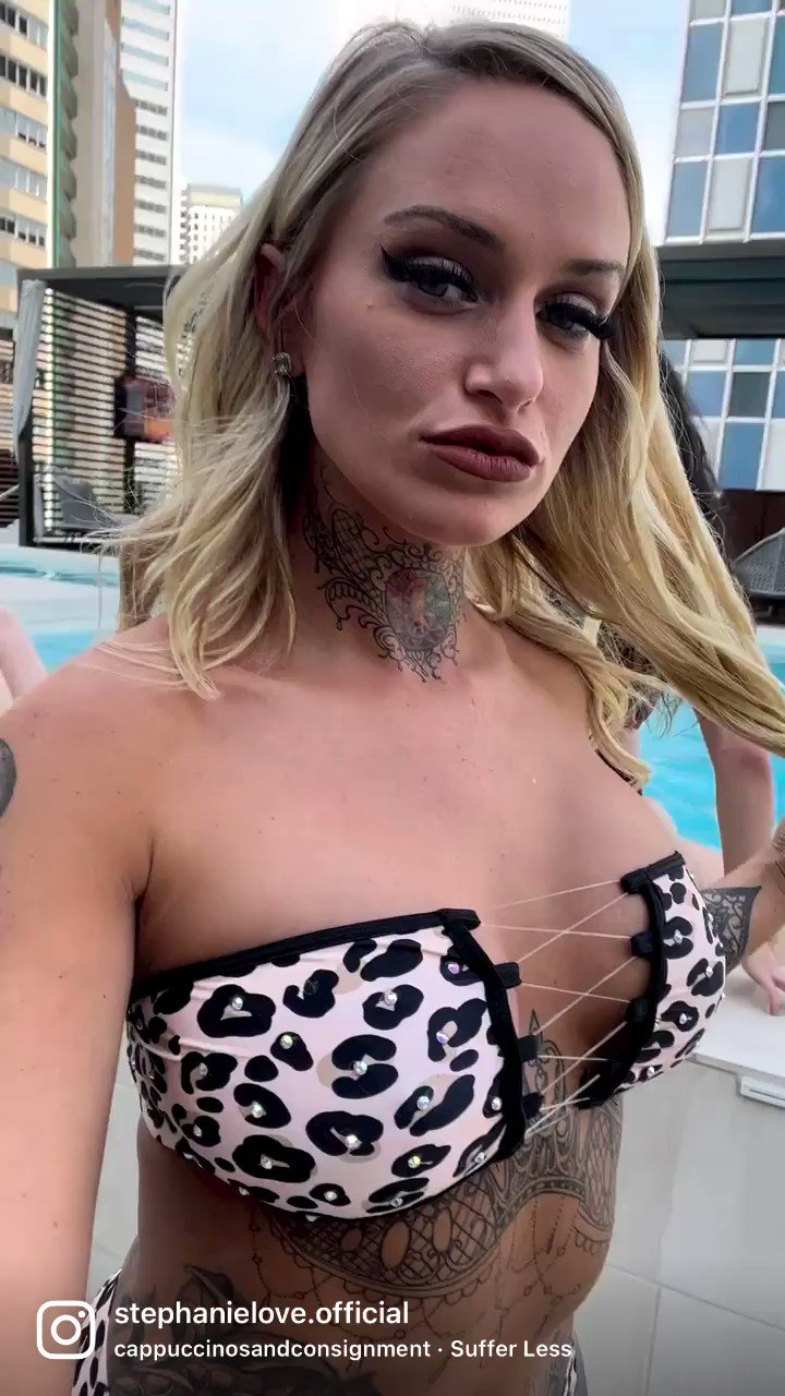 Stephanie Love 💜 on Twitter "Hot ass in the background belongs to