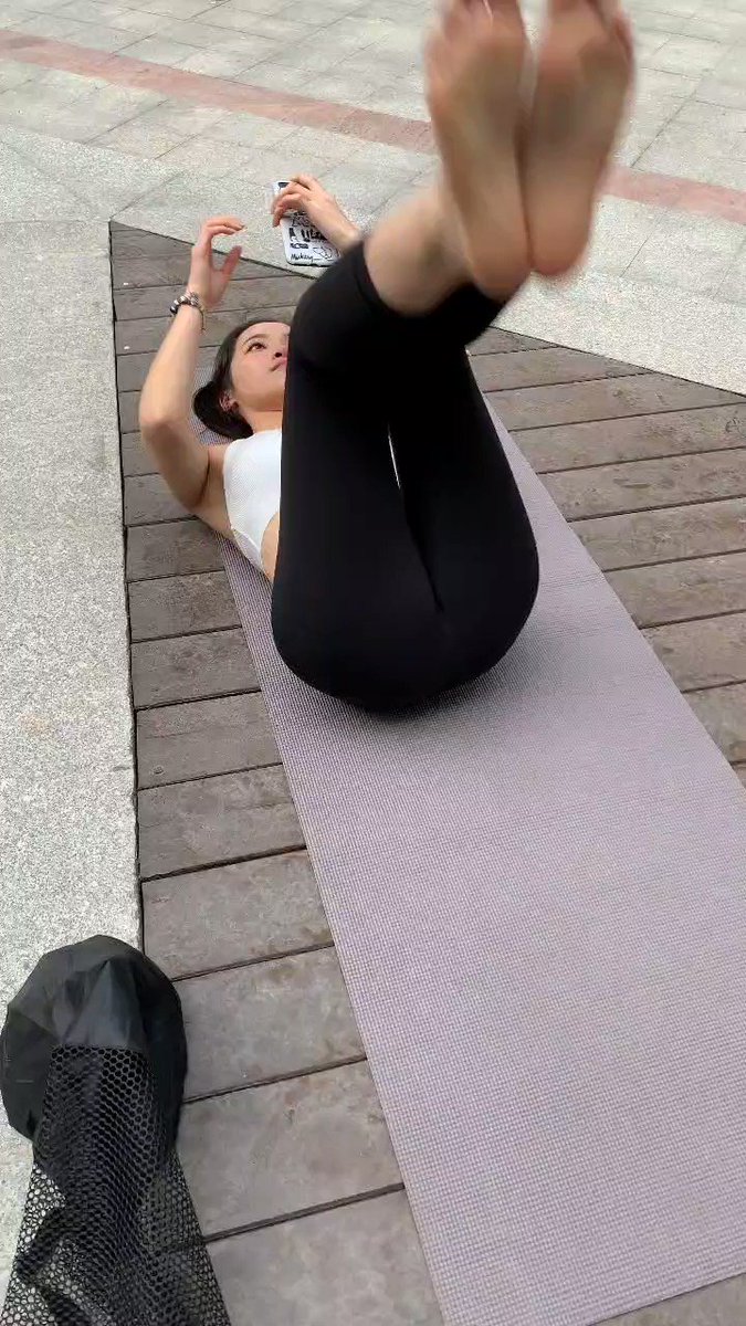 瑜珈露毛    