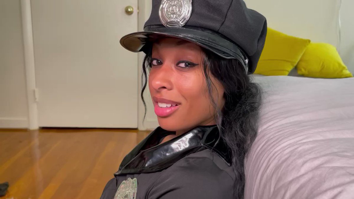 Pink Foxx On Twitter Just Sold Officer Foxx Face Fuck And Swallow Cum Manyvids