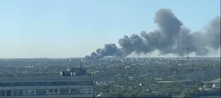 It's a pretty big fire in Donetsk. They say its Galaktika shopping centre in Donetsk that burning.
https://t.co/wksrvgTnPC