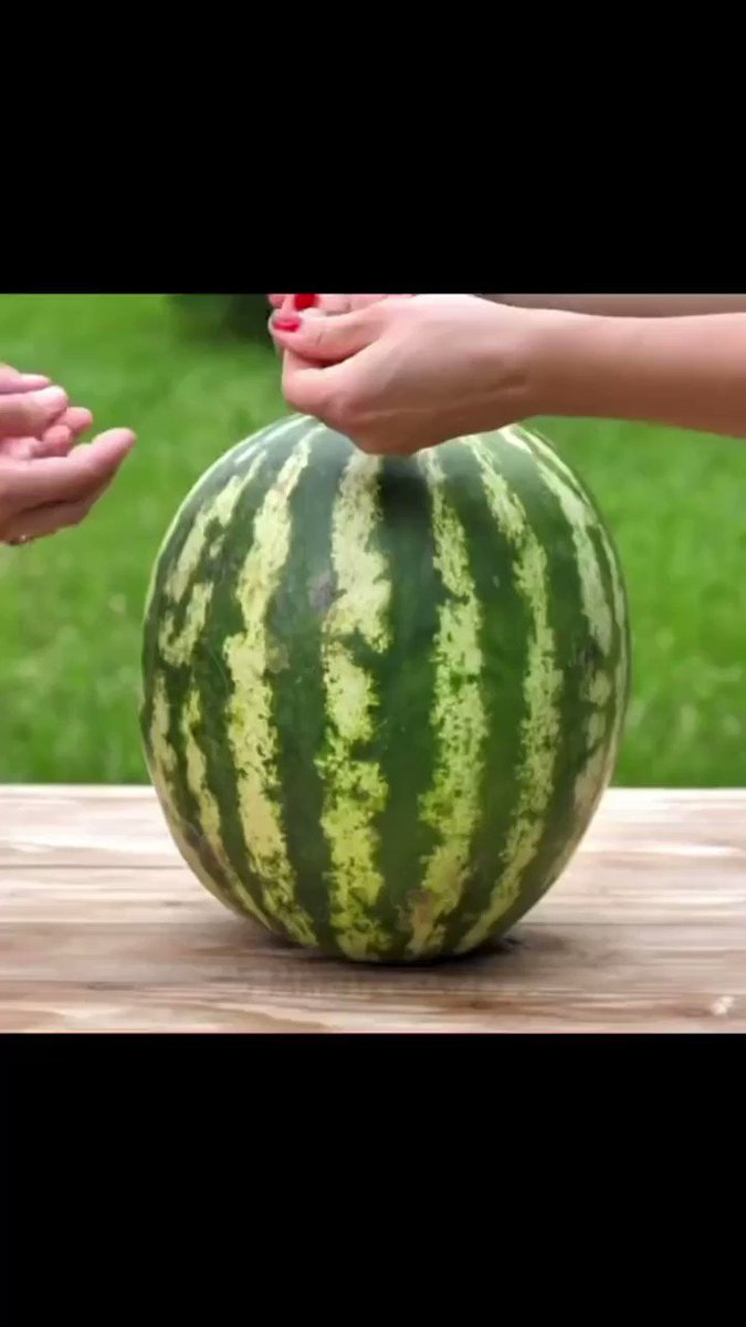 ウエスP(WesP／Mr Uekusa) on Twitter "【Watermelon tablecloth challenge!】"