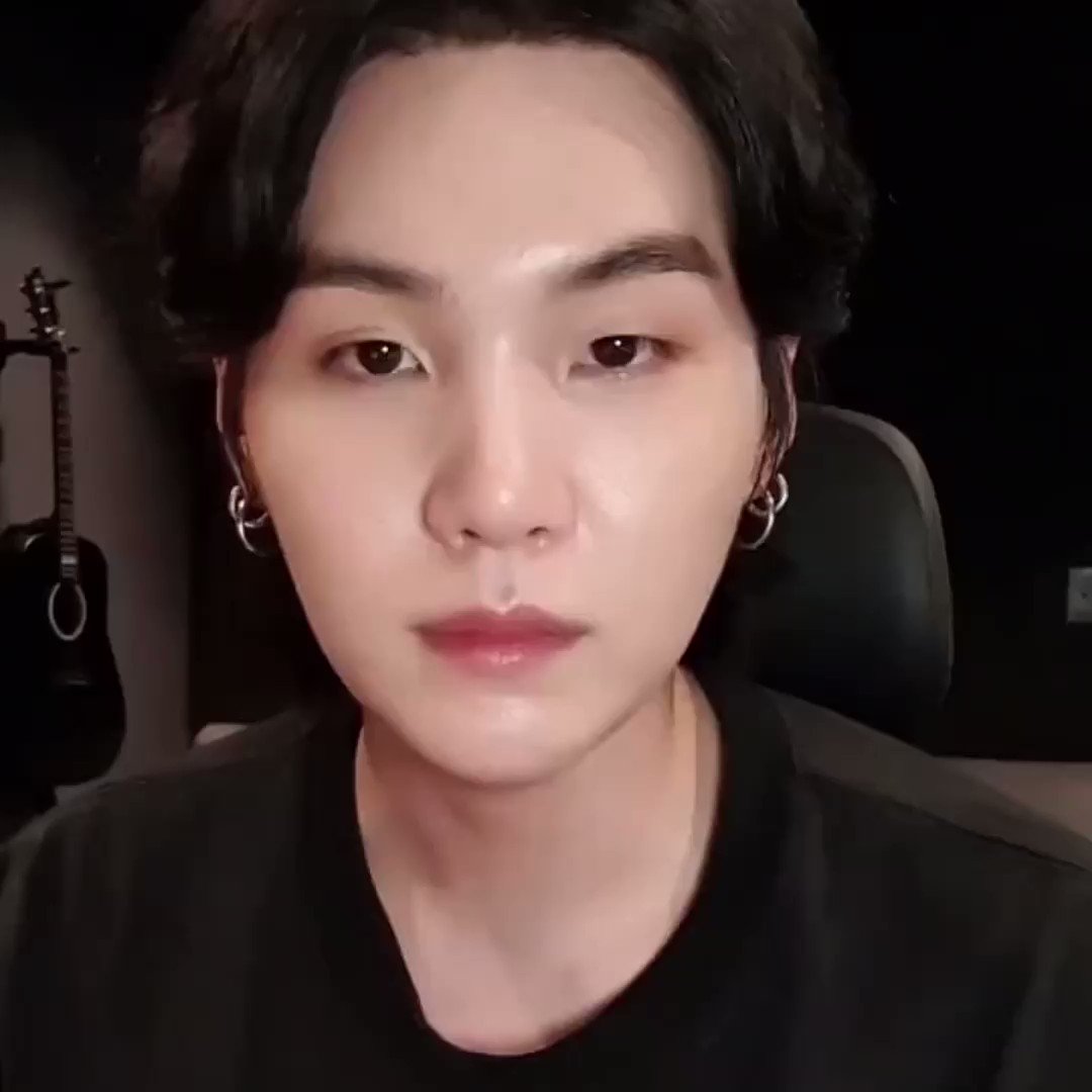 hourly-yoongi-on-twitter-show-me-your-muscles-finger-muscles
