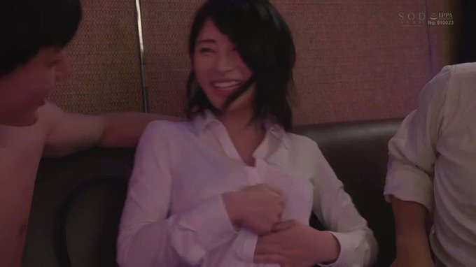 営業マンたちの飲み会のあと、ノリでカラオケに行ったらイタズラされまくってしまう美人営業です。

営業チームにこんな子がいたらエロい目で見られますよね。

 https://t.co/QYqLyXto6n