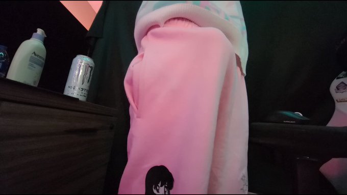 pog pp in pink pants https://t.co/eyl2Jgn3n9