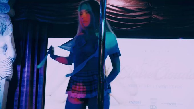 Your private dancer ? https://t.co/IwNpRWvLjE