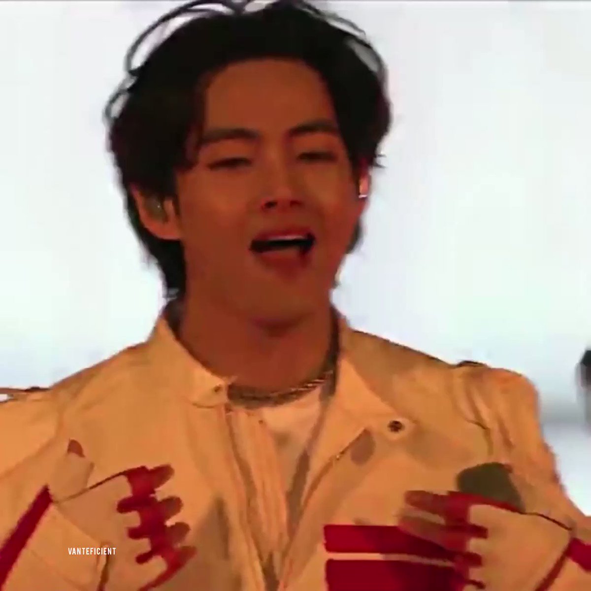 . on Twitter: "RT @vanteficient: kim taehyung knows"