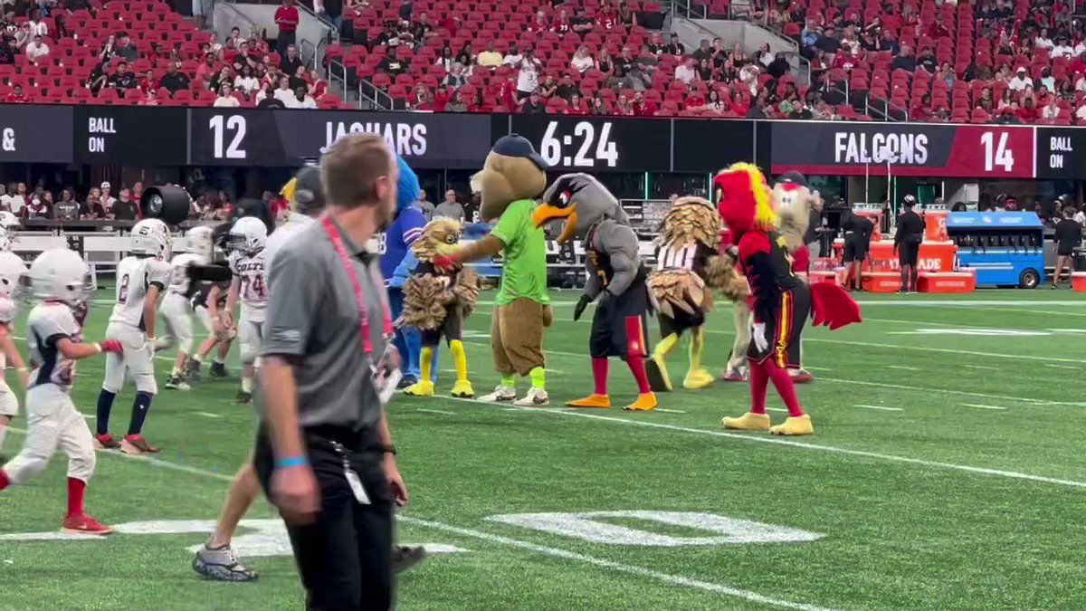 Watch: Atlanta Braves' mascot has fun dominating youth football game