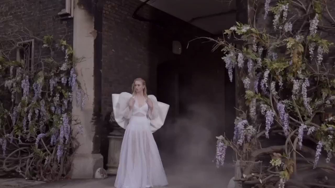 ︎ ︎ on Twitter: "Sophie Turner for Harpers Bazaar https://t.co