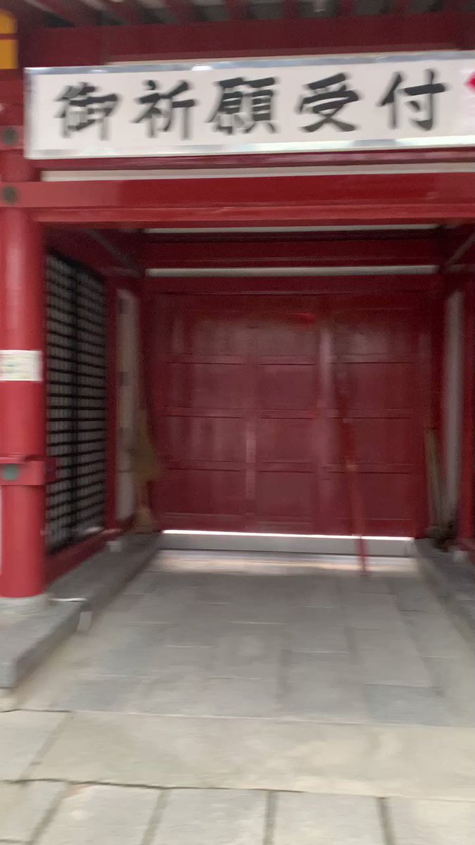 神社のお参り中、存在に気付いてもらえず閉じ込められた！ゲームによくある怖いやつ…！