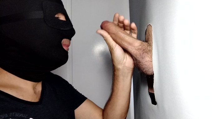#machopre?ador #fitness viene por primera vez a #gloryhole a darme de #mamar. Video: https://t.co/p5UP9lvuQk