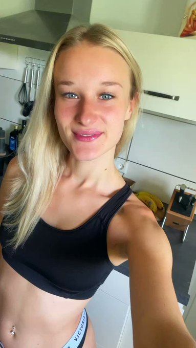 Dir einen guten Start in die Neue Woche! 🥰  &bull; #mianouvelle #blondegirl https://t.co/KMzdimAeIb<a href="/tag/mianouvelle"class="tags">#mianouvelle</a><a href="/tag/blondegirl"class="tags"><span>#blondegirl</span></a>