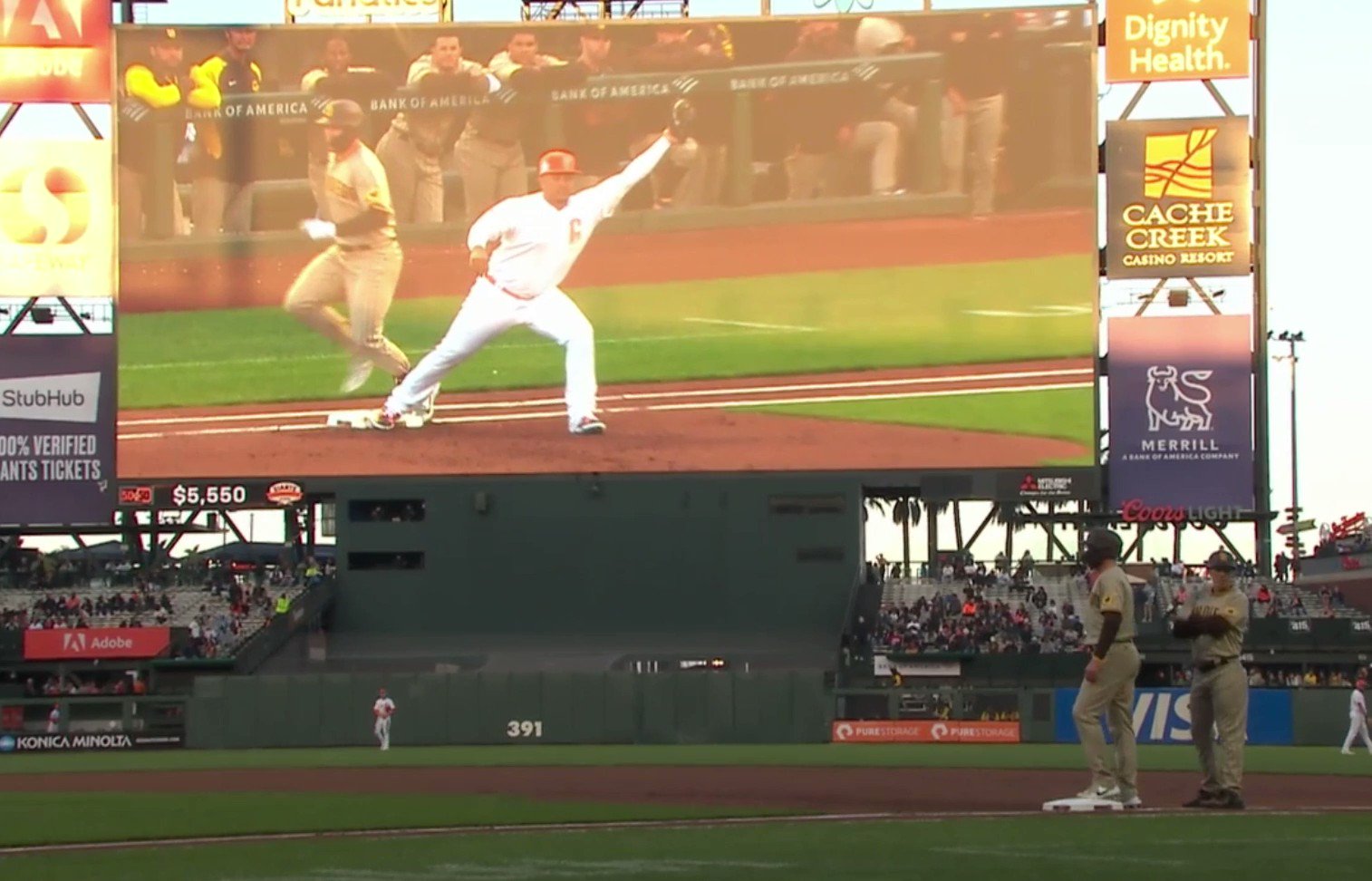 Sportsbook Review on Twitter "YES! Umpire hot mic! 🎤 https//t.co