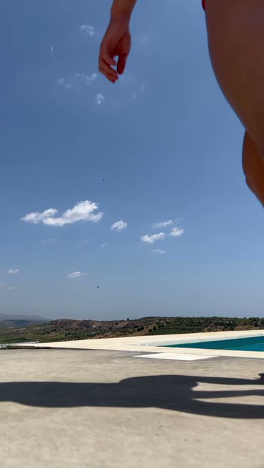 A sweaty workout? You know where you can see it all? I do not usually train without weights but sometimes