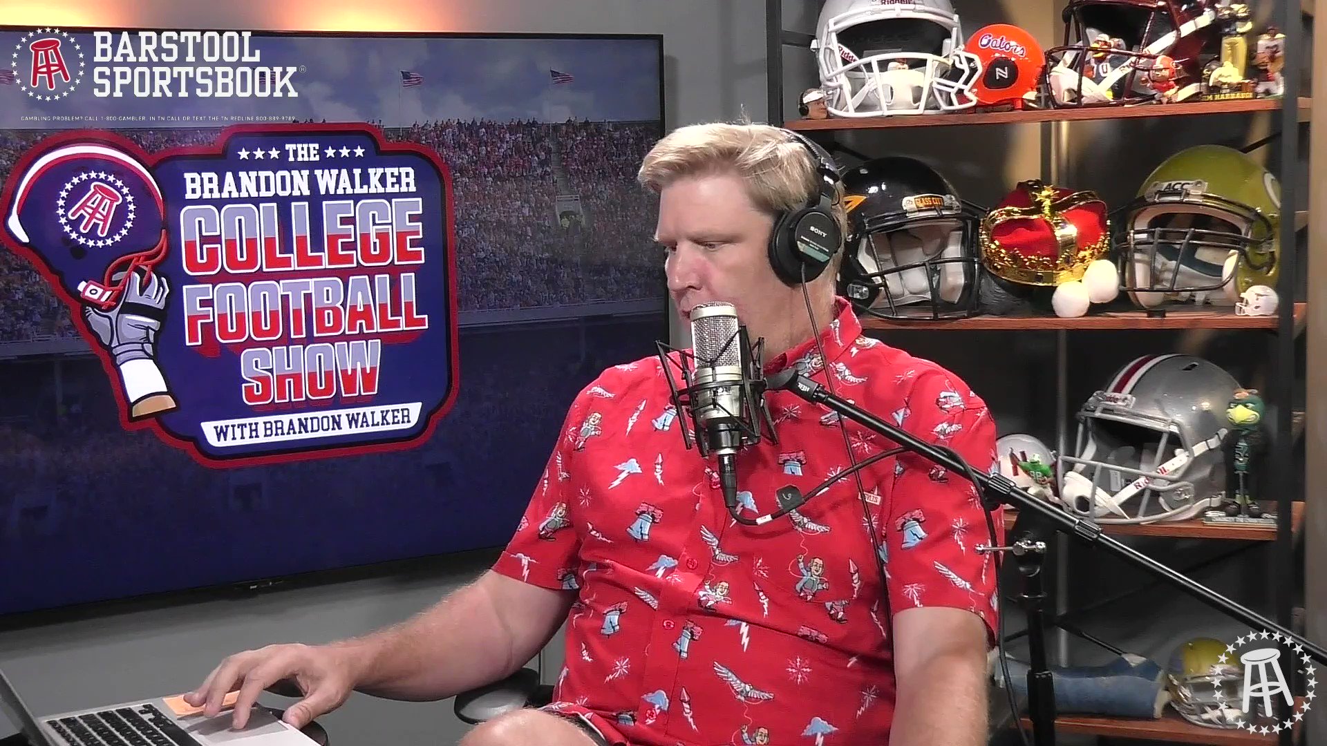 Brandon walker on twitter had an lsu fan call and talk some crazy