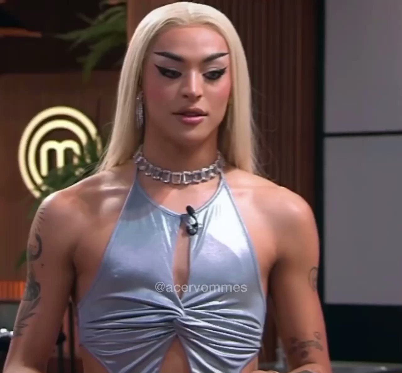 Acervo memes on twitter pabllo vittar olhando e fingindo que est 