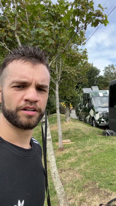 #vanlife #brokendown #helpingamate 
Never leave a man behind …. ESPECIALLY..@Claude_XXX ?? https://t