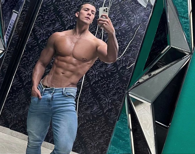 Happy Telephone Tuesday from hot jock Sam Colliins! #JockMenLive #muscleslave #TelephoneTuesday #TeaserTuesday