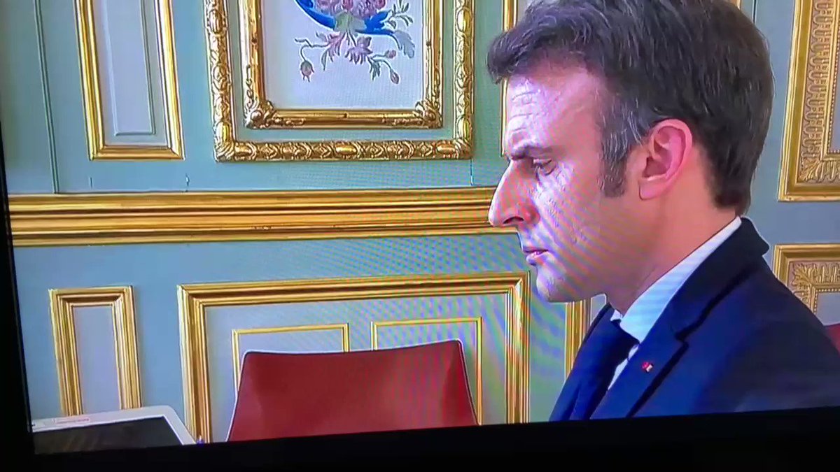 Incredible footage from early this year of Zelensky telling Macron that Russia has invaded. The sudden realization from both men that major war has come to Europe is so heavy. https://t.co/62m0lvfcN2