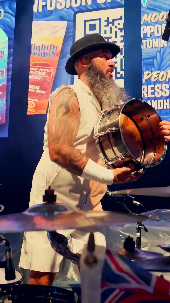 PEPPER (PepperLive) / Twitter