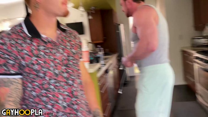 On set with gym buddies, Jeremiah Cruz and Andy McBride ???

#CummingSoon at https://t.co/vAvsxzu2kX