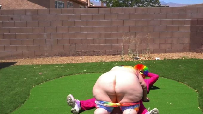 BBW neighbor wanted to play mini golf while her boyfriend was out of town and this happened ⛳️😋 https://t