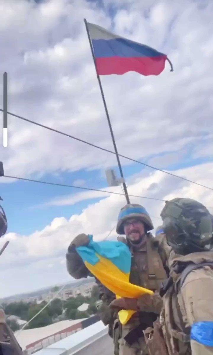𝙰𝚗𝚍𝚛𝚎𝚊𝚜 𝙻𝚒𝚙𝚜𝚌𝚑𝚒𝚝𝚣 on Twitter: "Водружение флага Украины в освобождённой ...