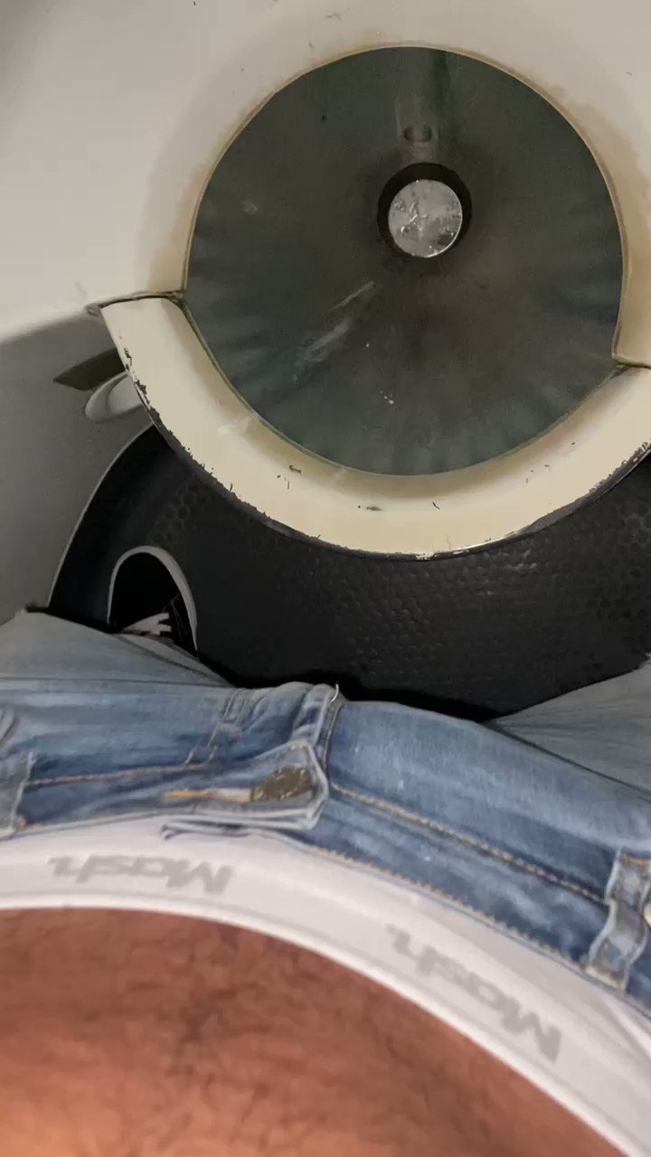 Bi Ativo SP on Twitter "Cadê meus pigs que curtem levar um mijao? 🐽