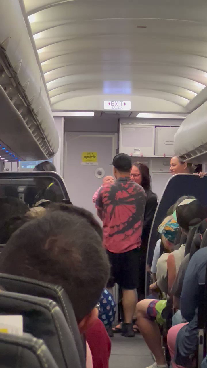 ian-cassette-fox-35-on-twitter-on-my-flight-back-from-pittsburgh-to